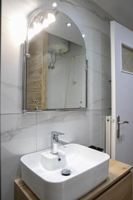 אתונה Stylish And Comfortable Apartment מראה חיצוני תמונה